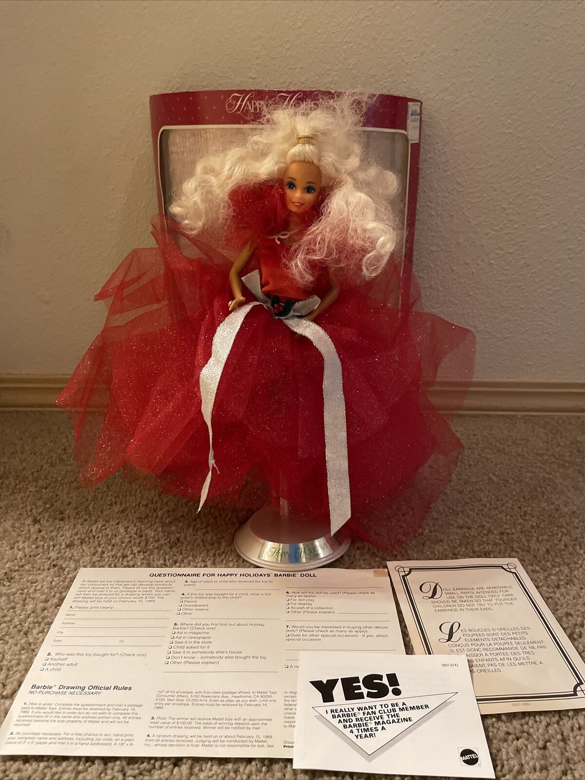 1988 Happy Holidays Barbie In Box Damaged Box