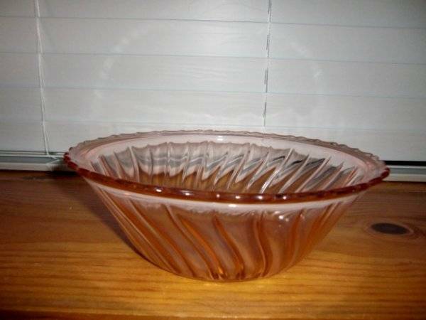 Jeannette Glass Co ~ Vintage 1938 Swirl Pink 9" Rimmed Salad Glass Bowl
