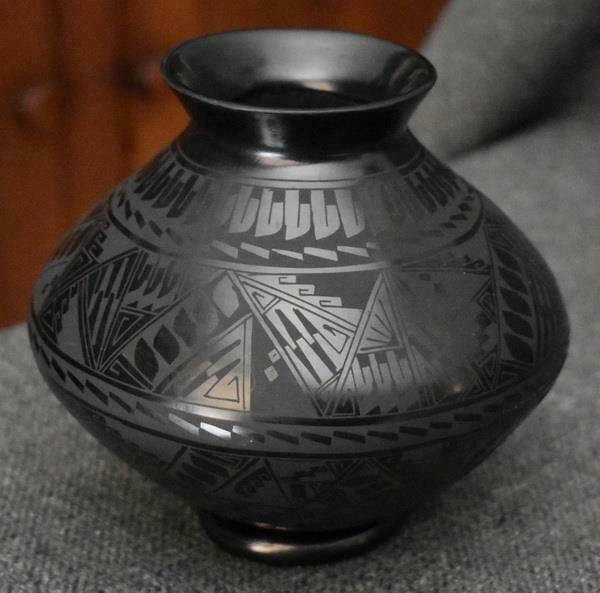 Stunning Santa Clara Pueblo Black Pottery Vase Display Ring Signed "manuel Mr"